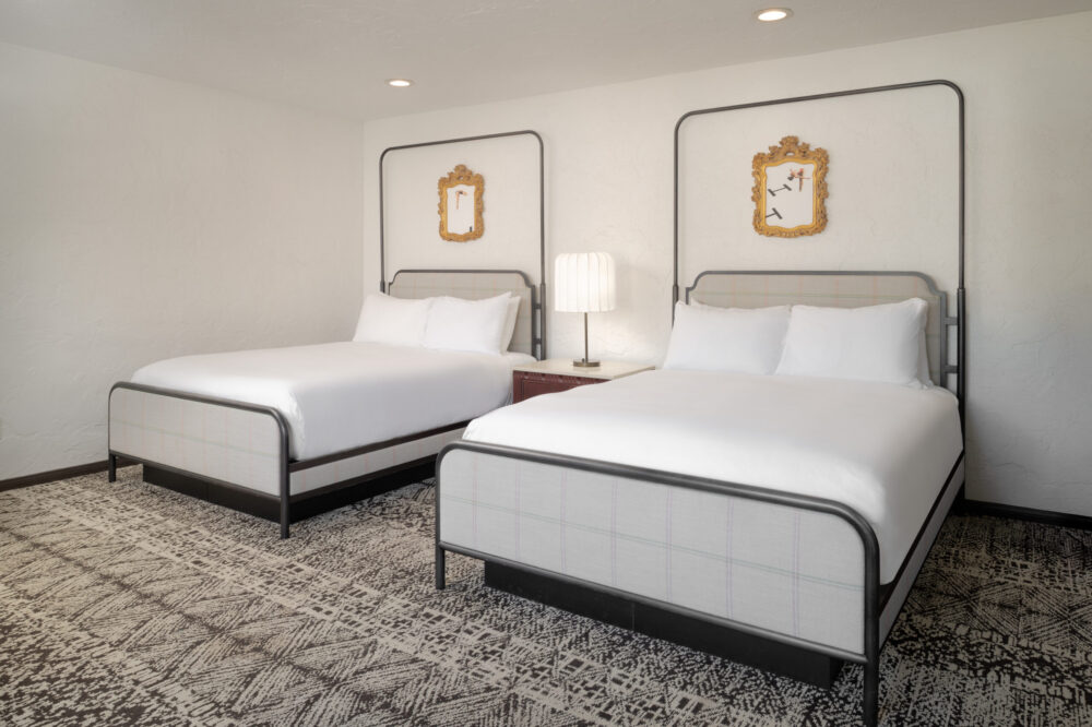 2 Queen Beds