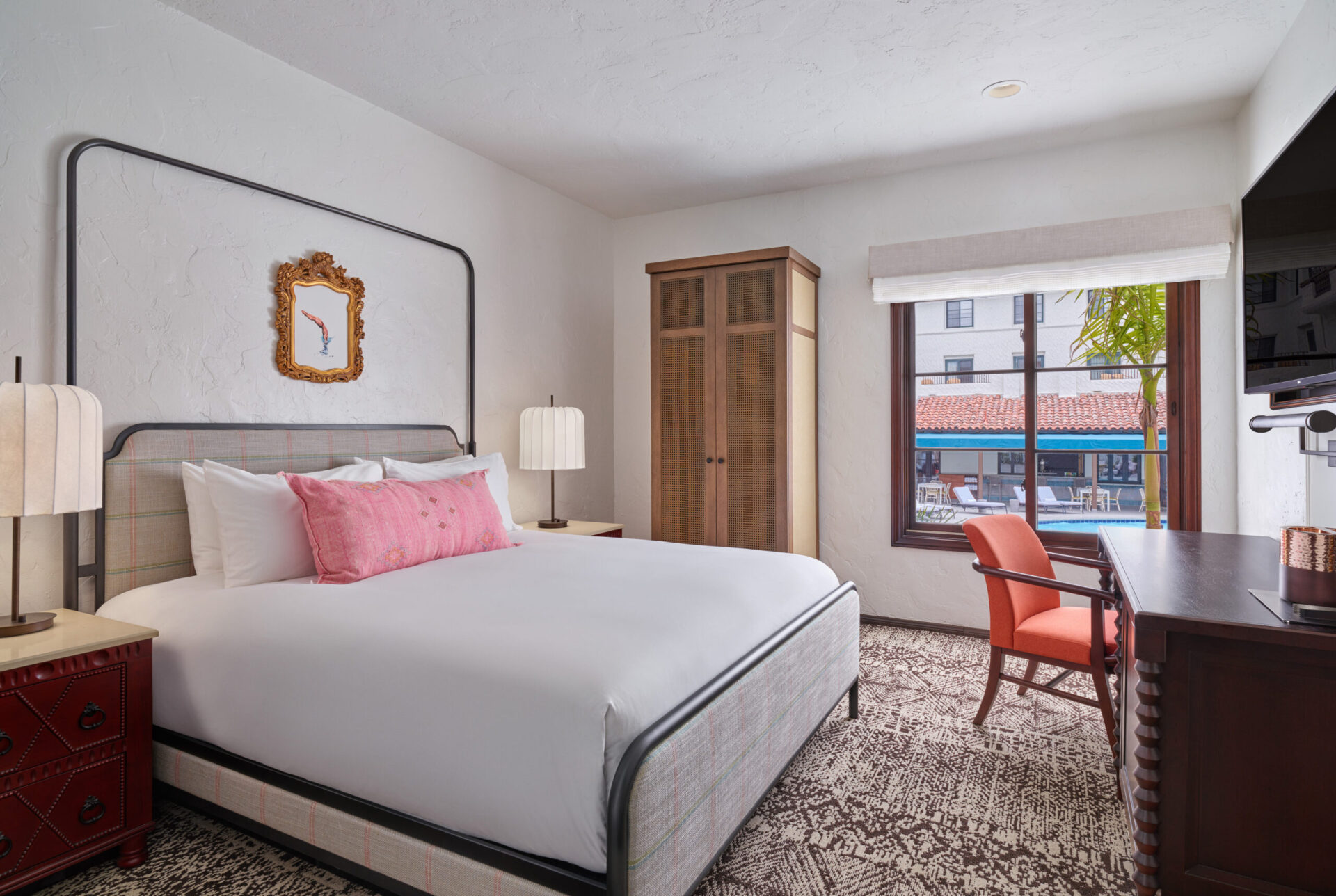 Deluxe King Bedroom