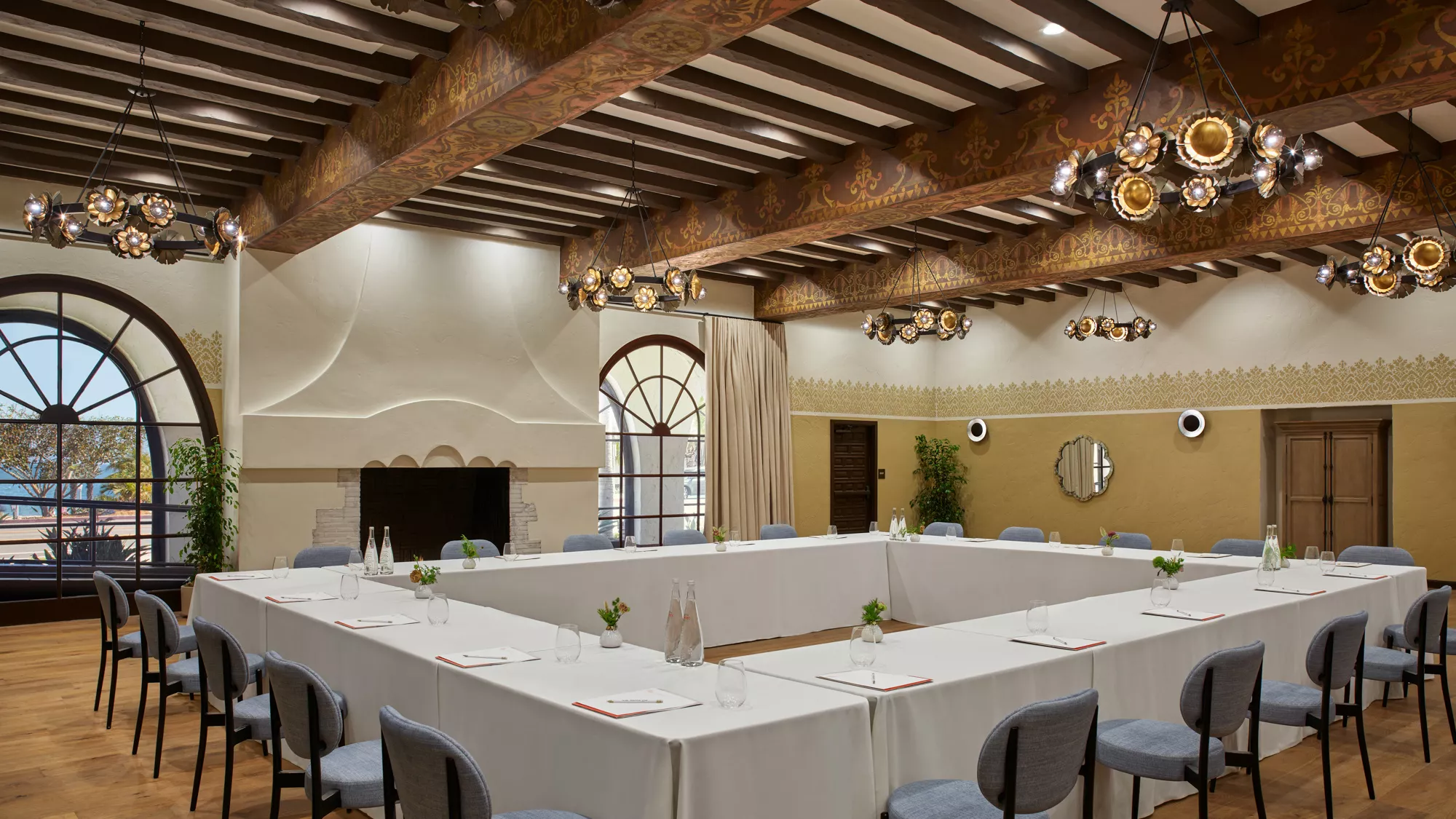 conferencedining 2000x1125