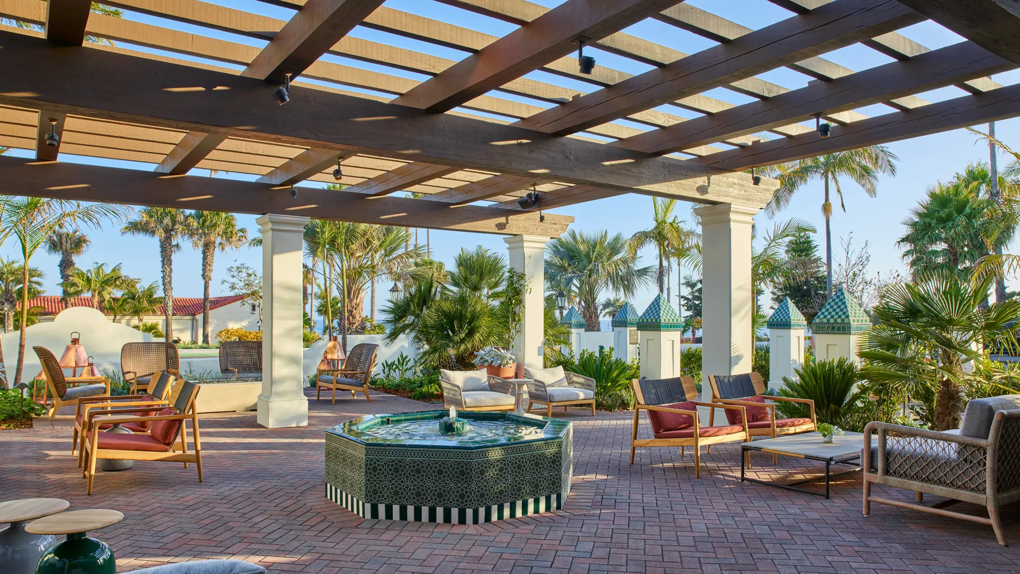 outdoorseating 2000x1125